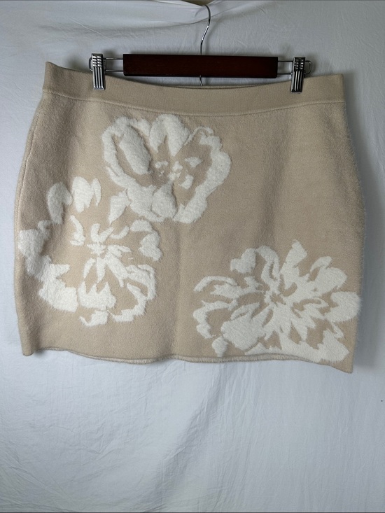 Anthropologie Dresses & Skirts - Anthropologie Beige Mini Skirt with White Floral Motif